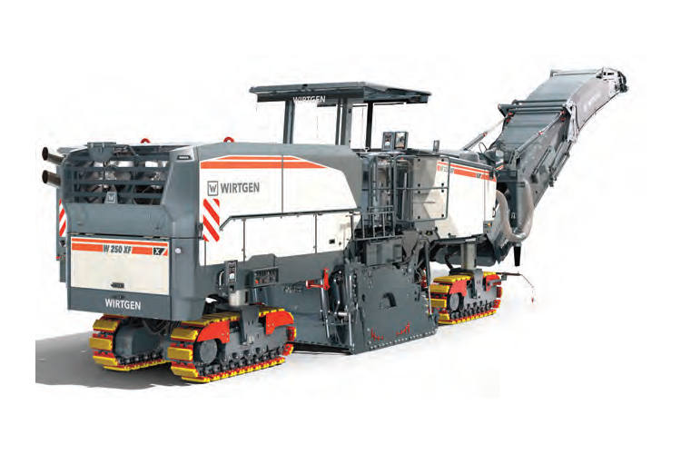 La W 250 XF de Wirtgen ofrece una potencia de fresado máxima y bajas emisiones con anchuras de fresado de hasta 3,8 metros.